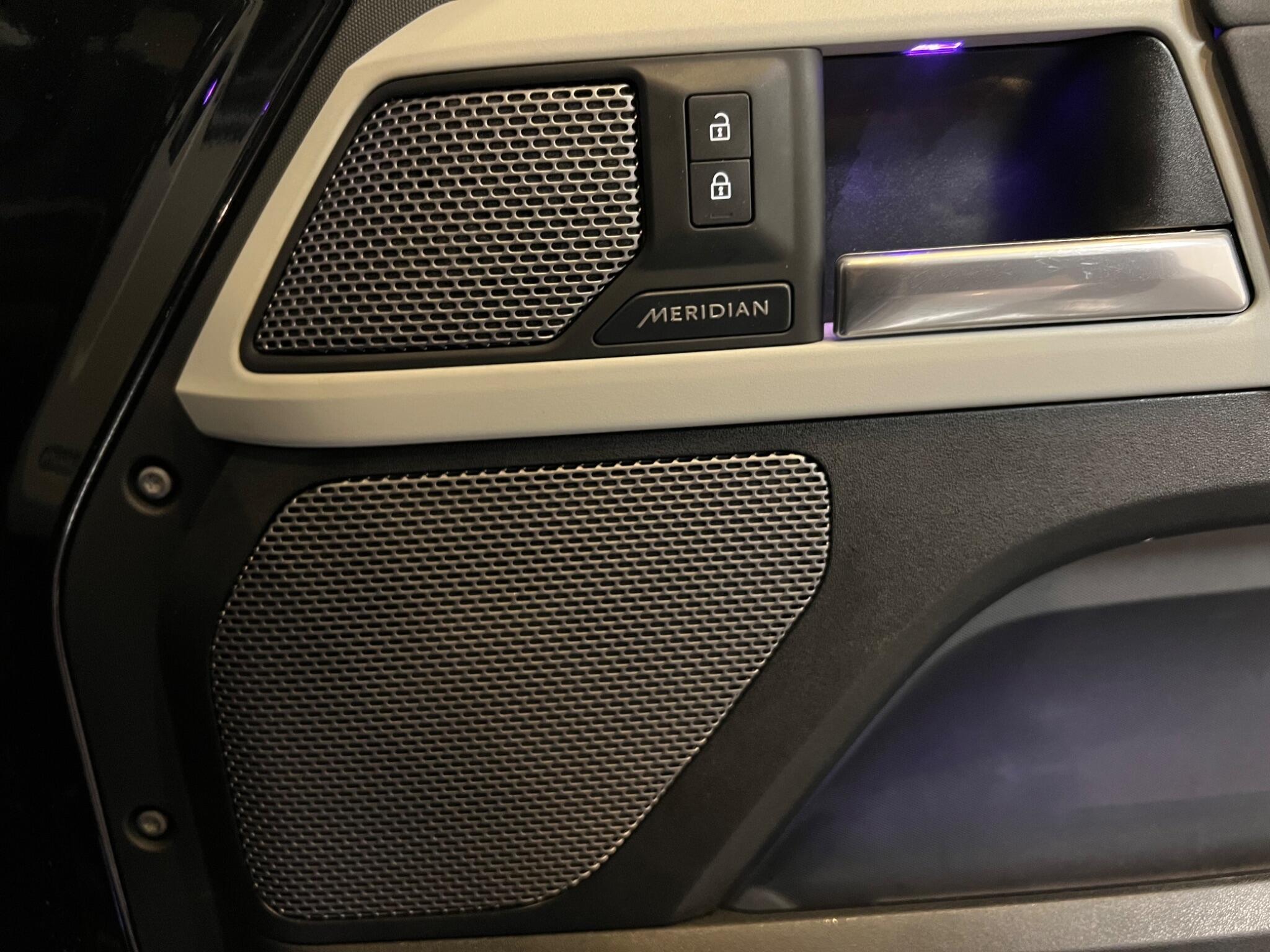 Land Rover Defender 110